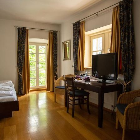 Hotel Burg Kerpen Illingen  外观 照片